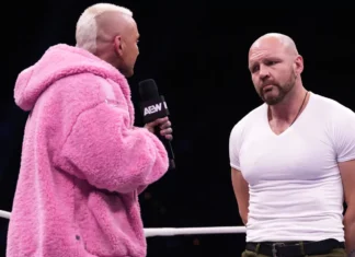 Jon Moxley hört sich an, was Darby Allin zu sagen hat / AEW Dynamite vom 11. September 2024